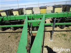 items/0777dd3bcd05f0119d476045bd488df1/john-deere-7000-8r30-planter-5_aa35d0d363bc4582911057652575e9ac.jpg