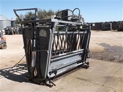 Dodge Livestock Equipment Mfg Hydraulic Squeeze Chute 