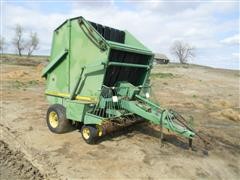 John Deere 510 Round Baler 