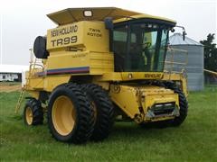 1999 New Holland TR99 Combine 