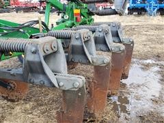 items/1331a83e401fea11b2650003fff91d10/johndeere2100ripper-28.jpg