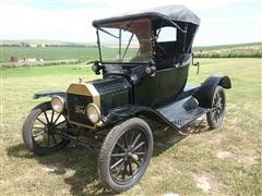 1915 Ford Model T Roadster Antique Car 