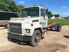 1989 Mack CM422 S/A Cab & Chassis 