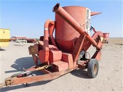 Farmhand FeedMaster 810 Grinder Mixer 