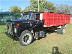 1972 International LoadStar 1700 Grain Truck W/Hoist 