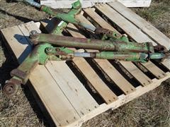 items/1fee5be77258e41180bd00155de187a0/palletofjohndeere3pointarms