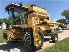 1995 New Holland TR97 Combine 