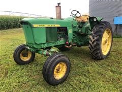 1970 John Deere 2520 2WD Tractor 