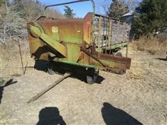 John Deere 110 Chuck Wagon 