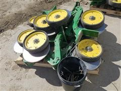 John Deere Single Disc Liquid Fertilizer Openers 