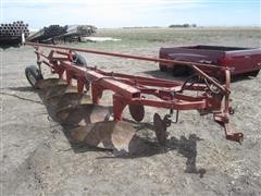 International 550 Plow 