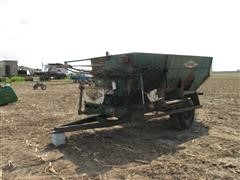 Henke Horizontal 3 Auger Feed Mixer Wagon 