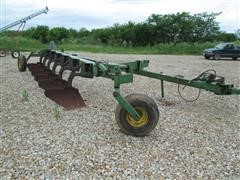 John Deere 2700 6 Bottom Variable Width Steerable Plow 