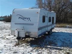 2004 Pioneer Travel Trailer 