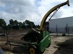 items/351848597221e41180be00155de252ff/johndeere12-fhforageharvester