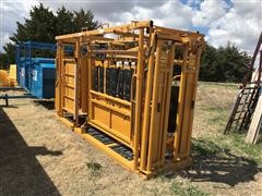 Sioux Squeeze Chute With Automatic Headgate 