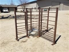 Ritchie 4 Hole Heated Stainless Steel Hog Waterer & Fence 