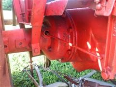 items/3cbd9c747229e41180be00155de252ff/1946-1948masseyharris20tractorwithbellymower