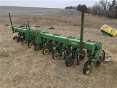 John Deere 885 Cultivator/Hiller 