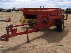 New Holland 320 Baler 