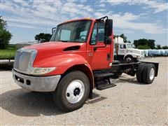 2005 International 4300 Cab & Chassis 