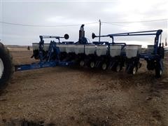 Kinze 2600 12/23 Planter 