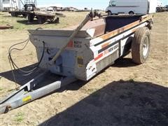 New Idea 3618 Manure Spreader 