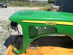 items/44ea72a0c932e41180bf00155de252ff/johndeere8520hood