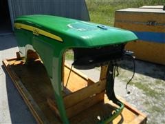 items/44ea72a0c932e41180bf00155de252ff/johndeere8520hood