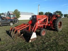 1981 Case IH 786 2WD Tractor W/Loader 