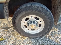 items/4b188cdca034e41180bc00155dd1091d/2001chevrolet2500hd4wdflatbedtruck