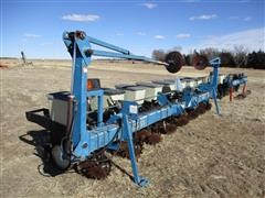 Kinze 2100 Planter 