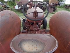 items/4b7c62605529e41180be00155de252ff/1950mccormick-deeringw9tractor