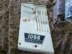 items/4f601f5216bc420fb50b999658f4178f/1972farmall1066tractorwkoyker500loader_ac3651c4da60457fa66b4911ee118ec5.jpg