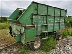 John Deere 112 Chuck Forage/Feeder Wagon 