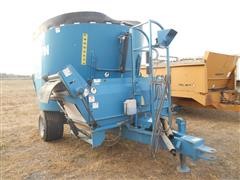 Luck Now 2420 Single Auger Vertical Mixer / Feed Wagon 