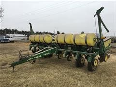 John Deere 7200 8 Row MaxEmerge 2 Planter 