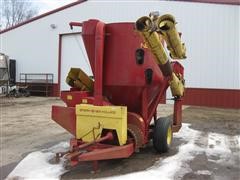 New Holland 353 Grinder Mixer 