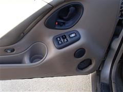 items/547a05519545e41180bf00155de1c209/1997pontiacbonnevillessei4doorsedan