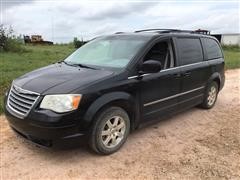 2009 Chrysler Town And Country Touring Minivan 