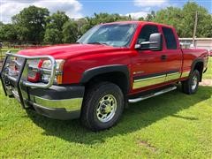 2004 Chevrolet 2500HD LS 4x4 Extended Cab Pickup 
