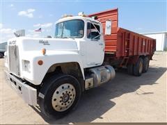 1988 Mack R688ST T/A Manure Spreader Truck 