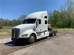 2011 Kenworth T700 T/A Truck Tractor 