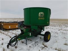 John Deere 840 Bale Processor 