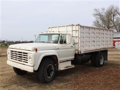 1974 Ford 700 S/A Truck With Bed & Hoist 