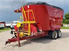 2011 Supreme International Inc 1400T Feeder Mixer Wagon 