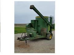 1977 John Deere 700 Grinder Mixer 