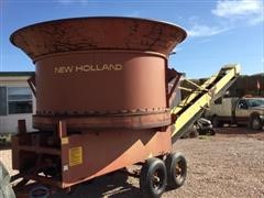 New Holland 379 Tub Grinder 