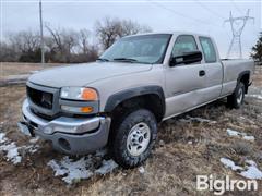 2005 GMC Sierra 2500 Heavy Duty 4x4 Extended Cab 4-Door Pickup 