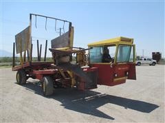 1970 New Holland 1048 Self-Propelled Bale Wagon 